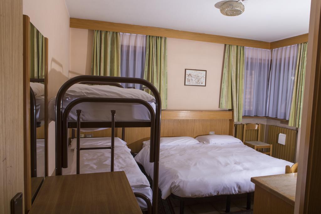Hotel La Baita Livigno Rum bild